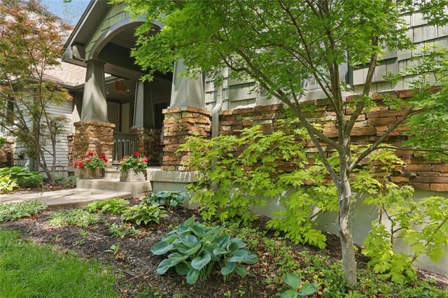 5015 Arapahoe Street, Shawnee, KS 66226