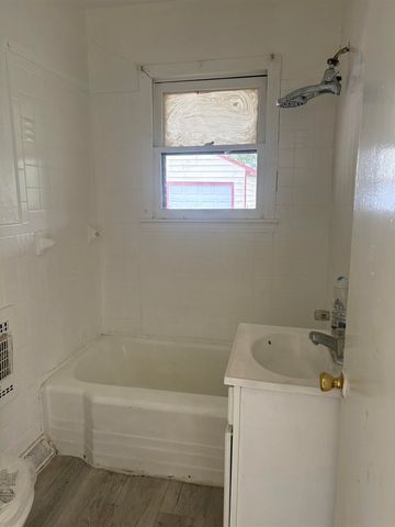 1956 N Spruce Ave, Wichita, KS 67214