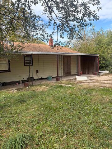 1956 N Spruce Ave, Wichita, KS 67214