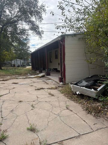 1956 N Spruce Ave, Wichita, KS 67214