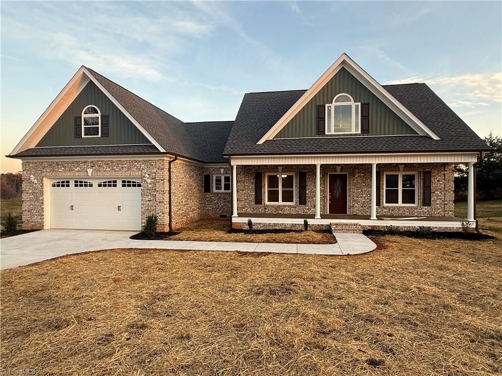 1622 Country Club Road, Yadkinville, NC 27055