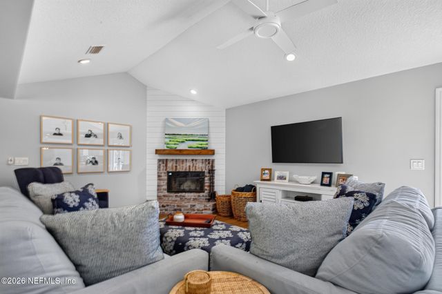 203 PABLO POINT Drive, Jacksonville, FL 32225