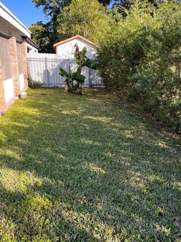 11712 SW 13th St, Miami, FL 33184