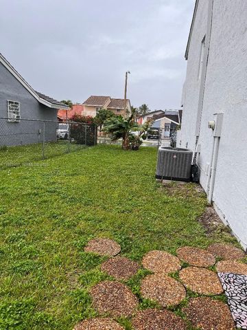 11712 SW 13th St, Miami, FL 33184
