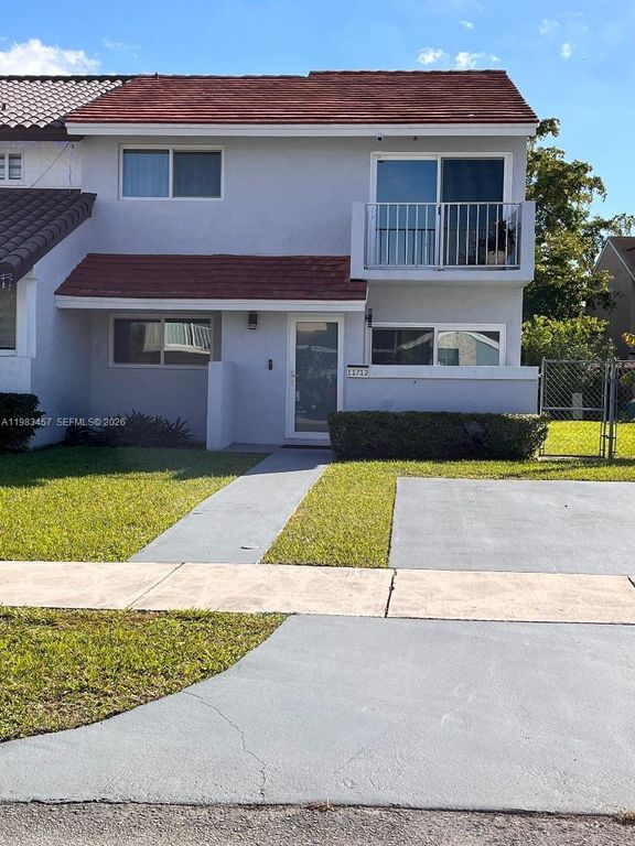 11712 SW 13th St, Miami, FL 33184
