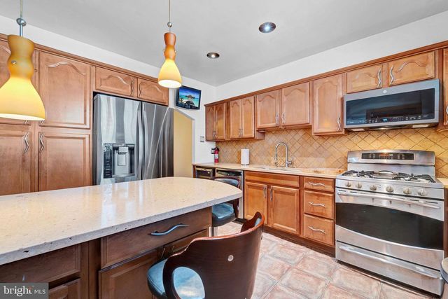 5005 N 9TH ST, Philadelphia, PA 19141