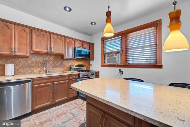 5005 N 9TH ST, Philadelphia, PA 19141