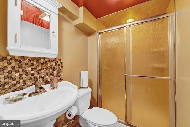 5005 N 9TH ST, Philadelphia, PA 19141