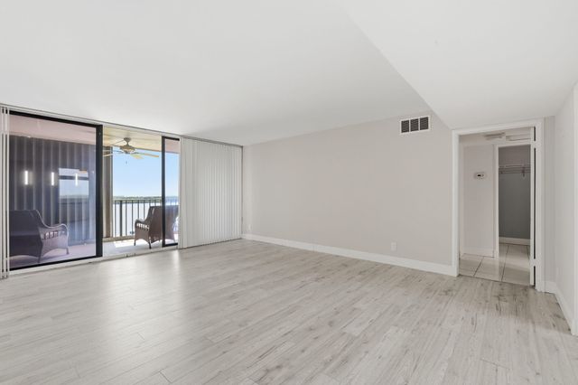 124 Lakeshore Drive 8280, North Palm Beach, FL 33408
