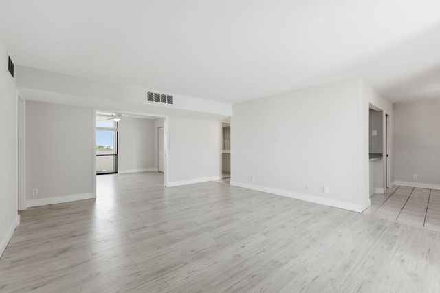 124 Lakeshore Drive 8280, North Palm Beach, FL 33408