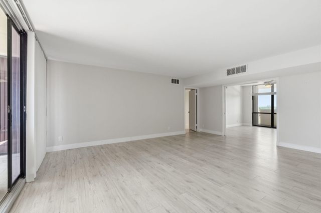 124 Lakeshore Drive 8280, North Palm Beach, FL 33408
