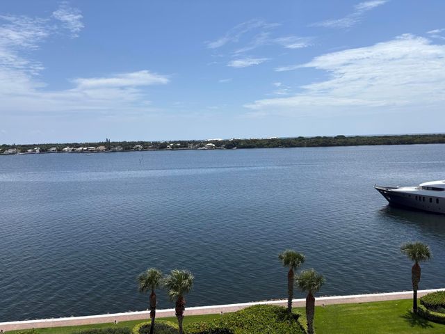 124 Lakeshore Drive 8280, North Palm Beach, FL 33408