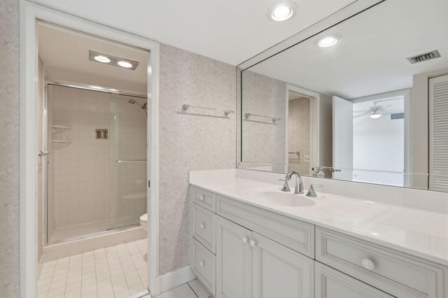 124 Lakeshore Drive 8280, North Palm Beach, FL 33408