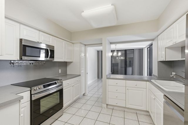 124 Lakeshore Drive 8280, North Palm Beach, FL 33408
