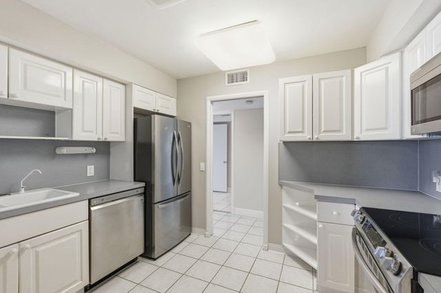 124 Lakeshore Drive 8280, North Palm Beach, FL 33408