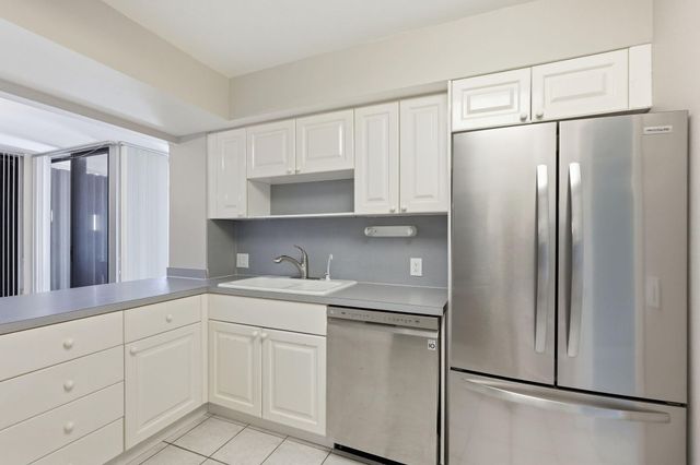 124 Lakeshore Drive 8280, North Palm Beach, FL 33408