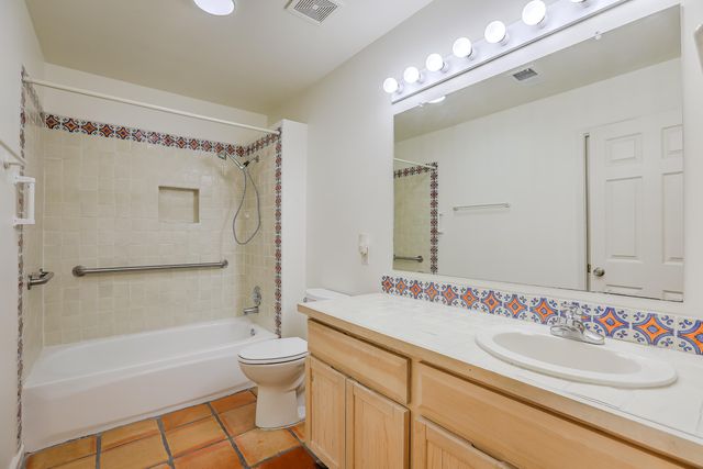 2602 Los Tomases Drive NW, Albuquerque, NM 87107