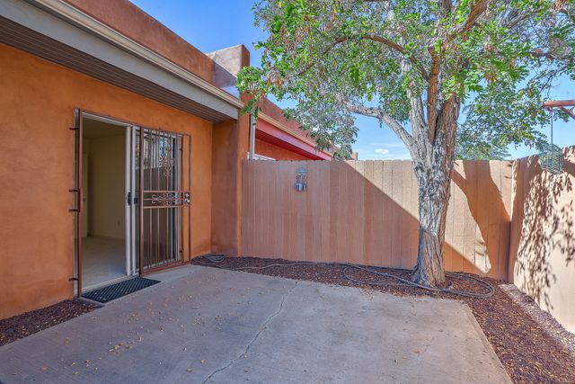2602 Los Tomases Drive NW, Albuquerque, NM 87107
