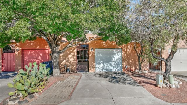 2602 Los Tomases Drive NW, Albuquerque, NM 87107