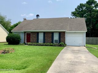 2937 New Town Drive, Wilmington, NC 28405