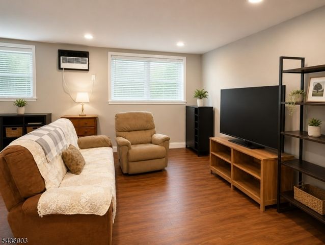 45 Hussa St 3, Linden City, NJ 07036