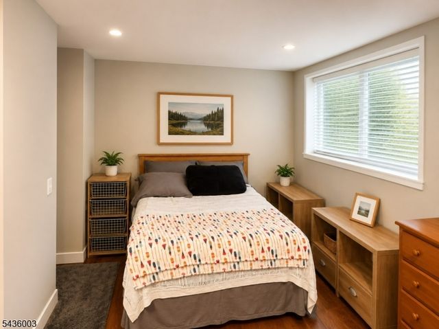 45 Hussa St 3, Linden City, NJ 07036