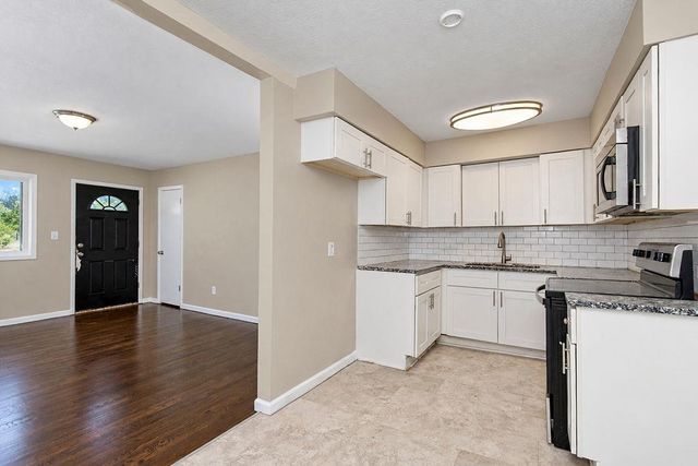 116 N Peck Drive, Independence, MO 64056