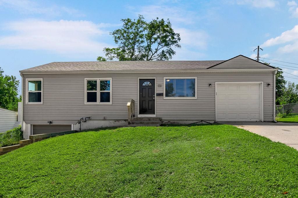 116 N Peck Drive, Independence, MO 64056