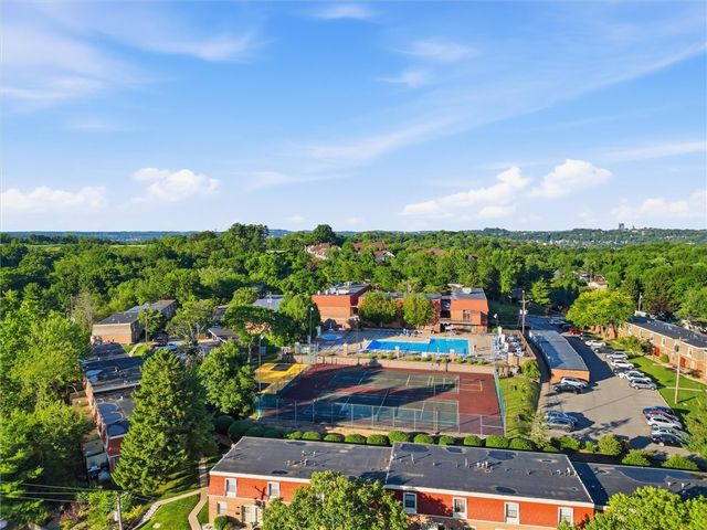 1192 Pennsbury Boulevard, Pennsbury, PA 15205