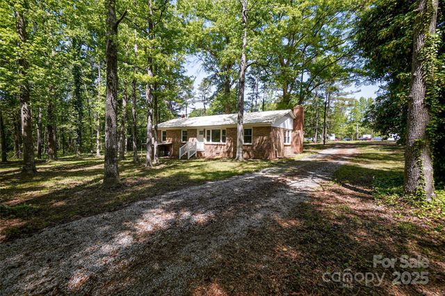1216 Stallion Lane, Lancaster, SC 29720