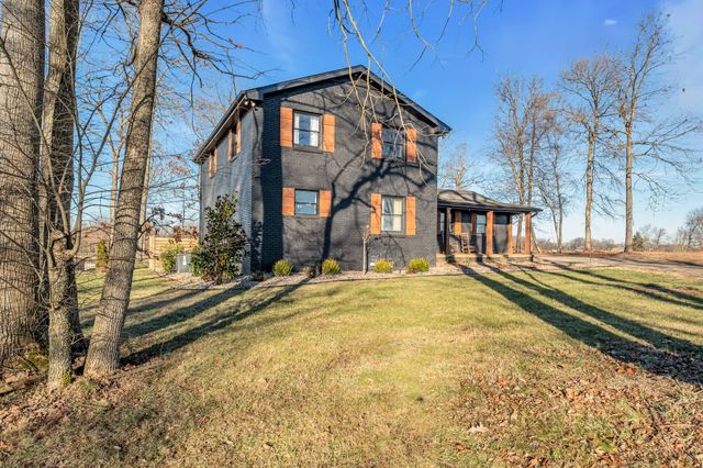 1447 Maxwell Branch Rd, Cottontown, TN 37048