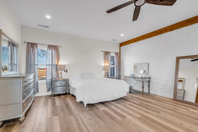 1447 Maxwell Branch Rd, Cottontown, TN 37048