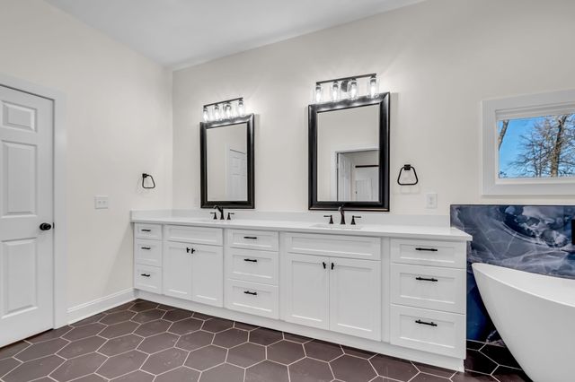 1447 Maxwell Branch Rd, Cottontown, TN 37048