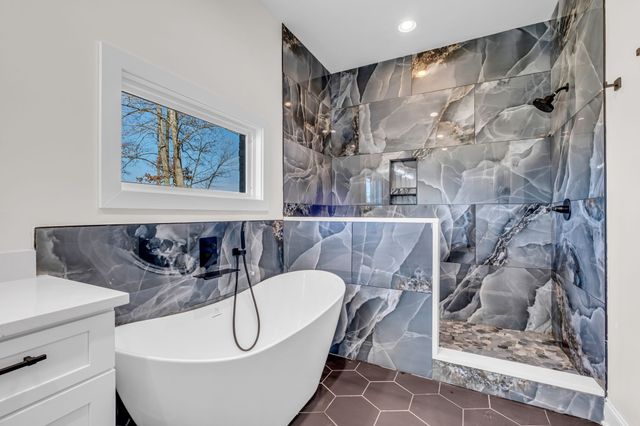 1447 Maxwell Branch Rd, Cottontown, TN 37048