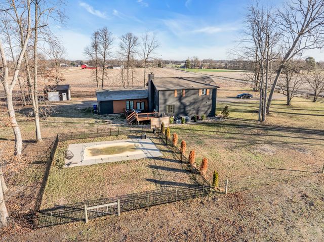 1447 Maxwell Branch Rd, Cottontown, TN 37048