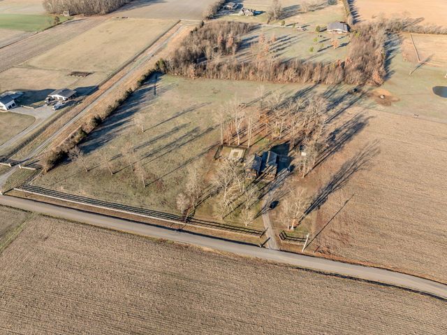 1447 Maxwell Branch Rd, Cottontown, TN 37048