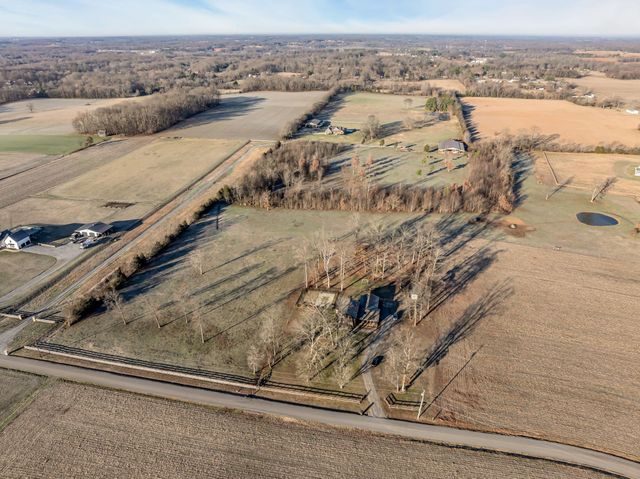 1447 Maxwell Branch Rd, Cottontown, TN 37048