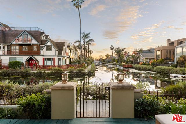 2301 Eastern Canal, Venice, CA 90291