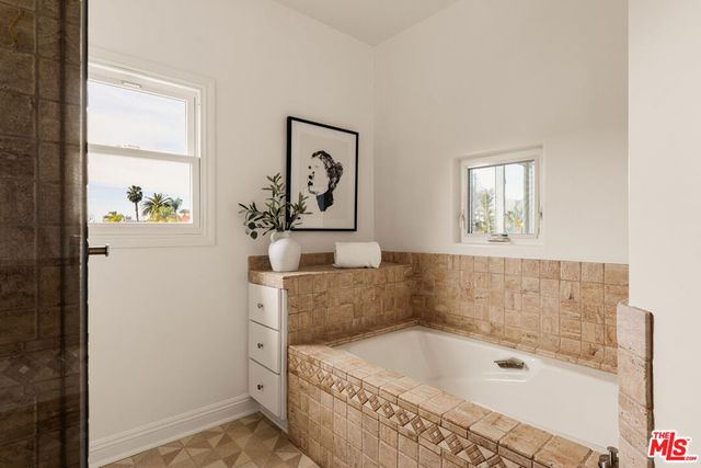 2301 Eastern Canal, Venice, CA 90291