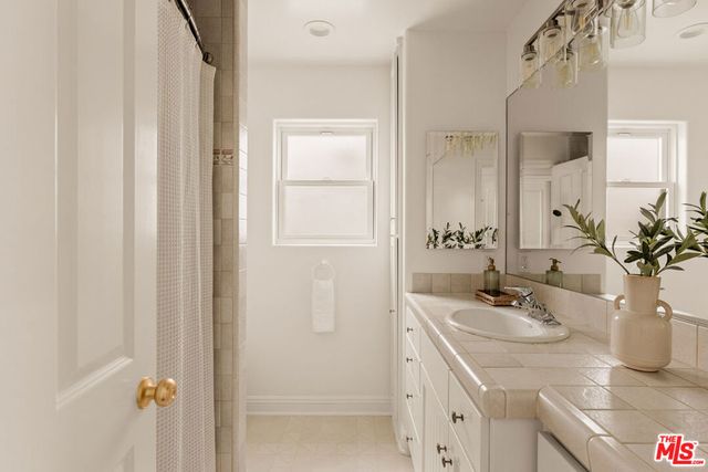 2301 Eastern Canal, Venice, CA 90291