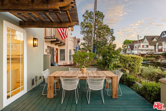 2301 Eastern Canal, Venice, CA 90291