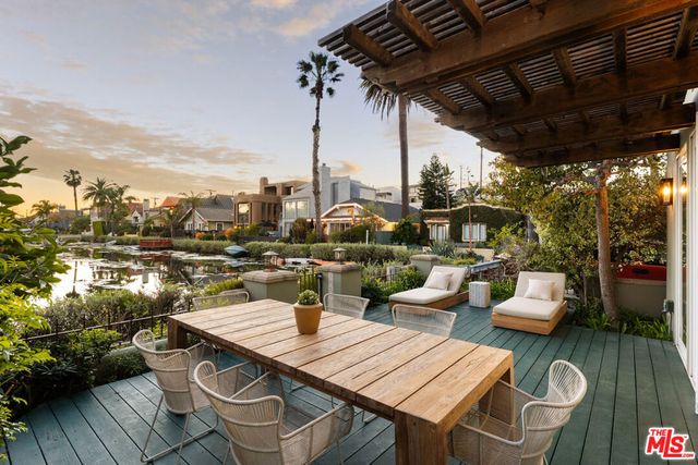 2301 Eastern Canal, Venice, CA 90291