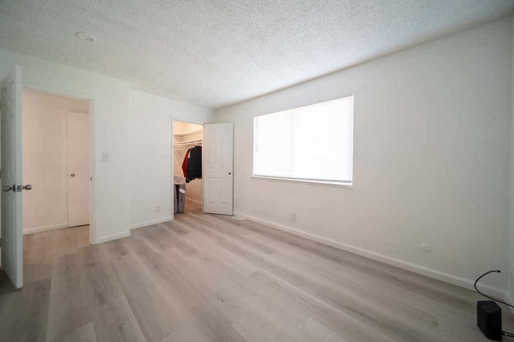 Image 10 of property listing at 2585 W Fairmont Avenue # 101, Fresno, CA 93705