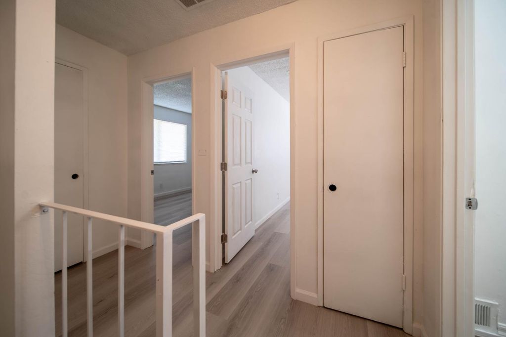 Image 13 of property listing at 2585 W Fairmont Avenue # 101, Fresno, CA 93705