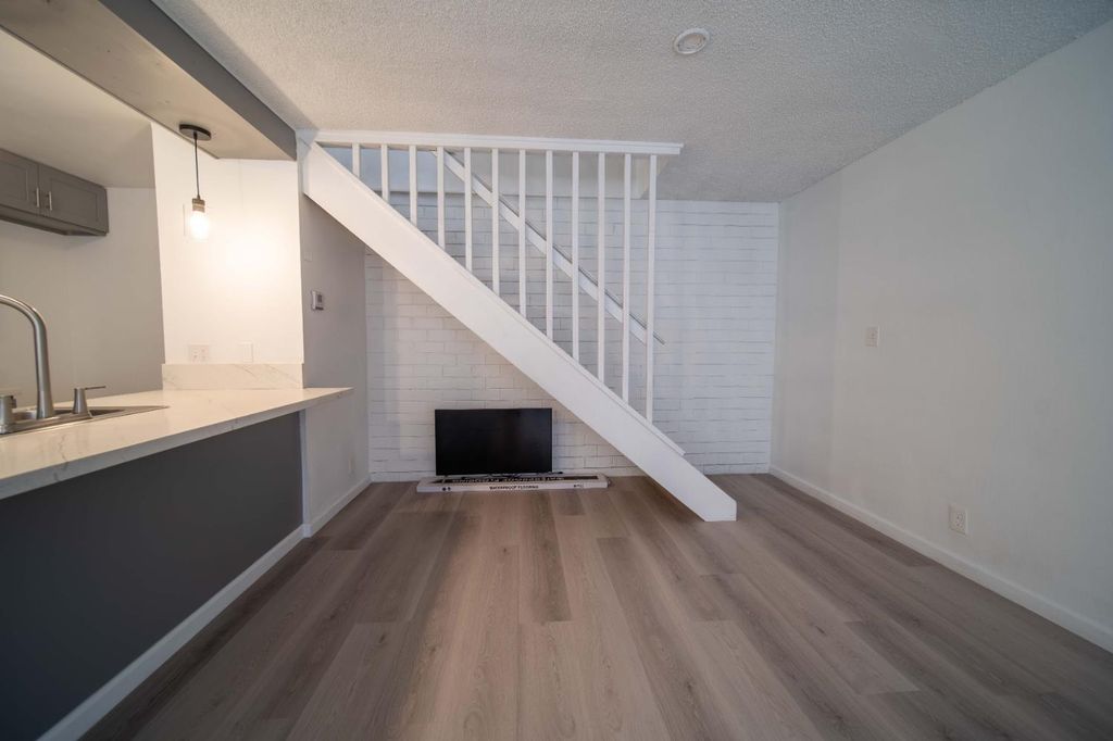 Image 15 of property listing at 2585 W Fairmont Avenue # 101, Fresno, CA 93705