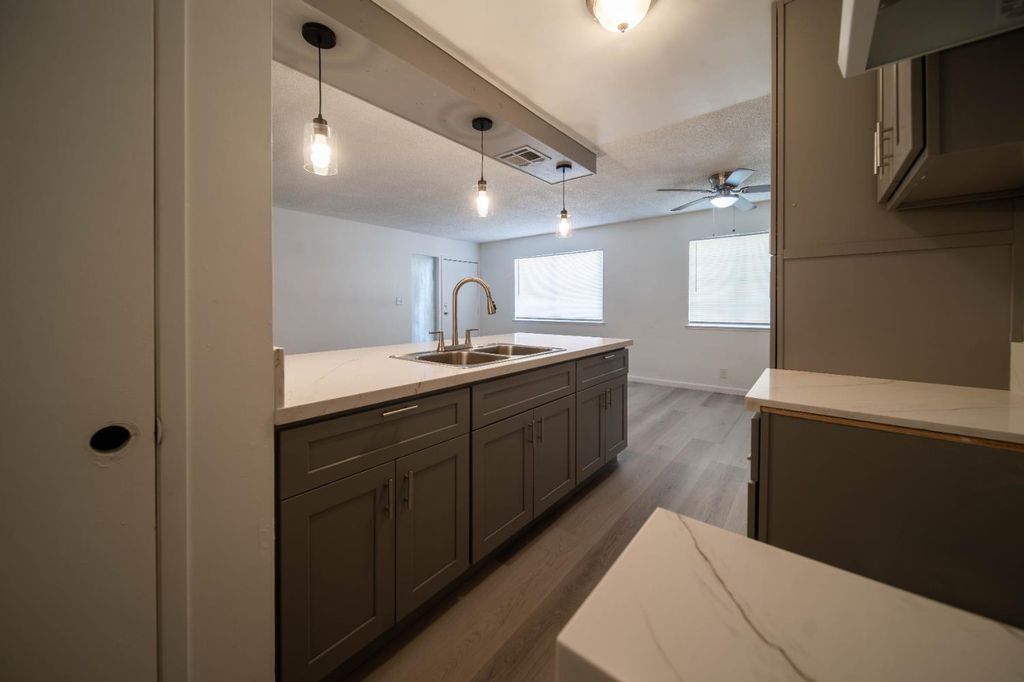 Image 16 of property listing at 2585 W Fairmont Avenue # 101, Fresno, CA 93705