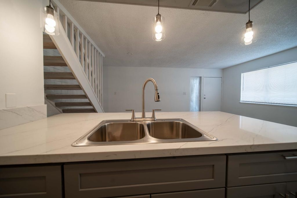 Image 17 of property listing at 2585 W Fairmont Avenue # 101, Fresno, CA 93705