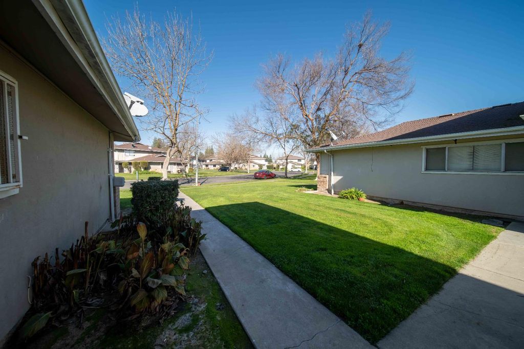 Image 19 of property listing at 2585 W Fairmont Avenue # 101, Fresno, CA 93705