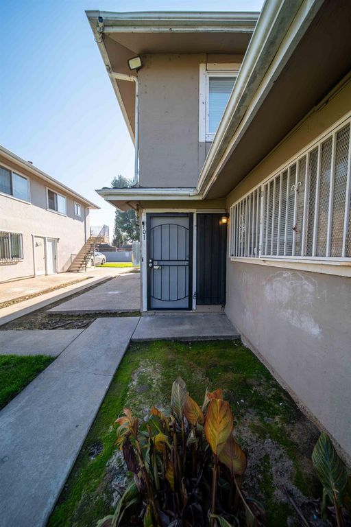Image 23 of property listing at 2585 W Fairmont Avenue # 101, Fresno, CA 93705