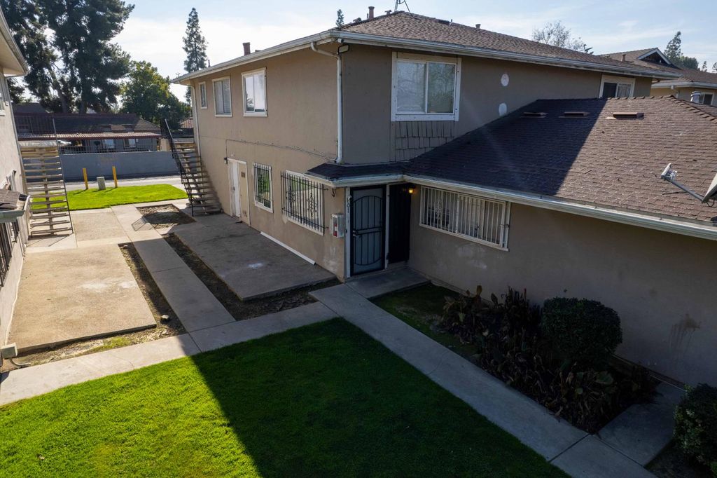 Image 24 of property listing at 2585 W Fairmont Avenue # 101, Fresno, CA 93705